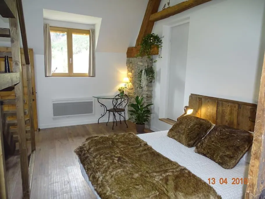 Gite De Charme : La Grange Au Lac Azur Treffort  0*, Treffort (Isere)