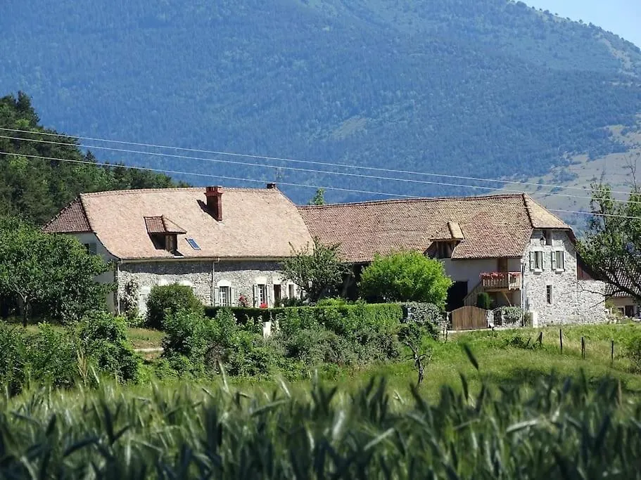 Gite De Charme : La Grange Au Lac Azur Treffort  Holiday home