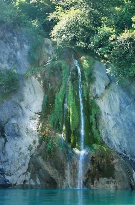 Gite De Charme : La Grange Au Lac Azur Treffort  France