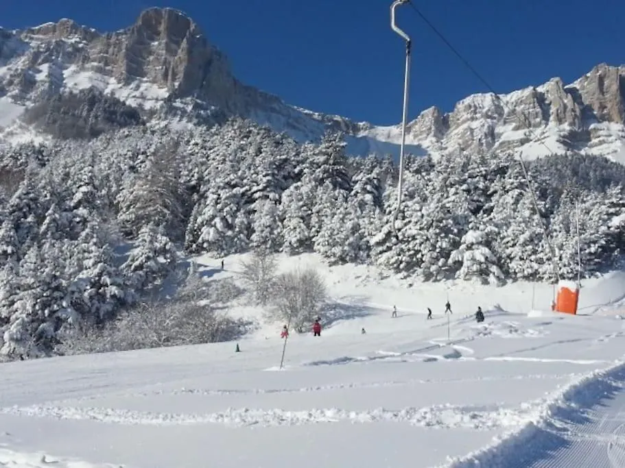 Gite De Charme : La Grange Au Lac Azur Treffort  0*, Treffort (Isere)