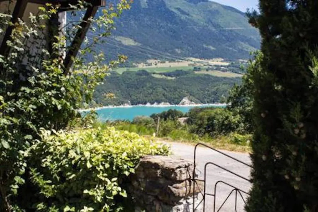 Gite De Charme : La Grange Au Lac Azur Treffort  France