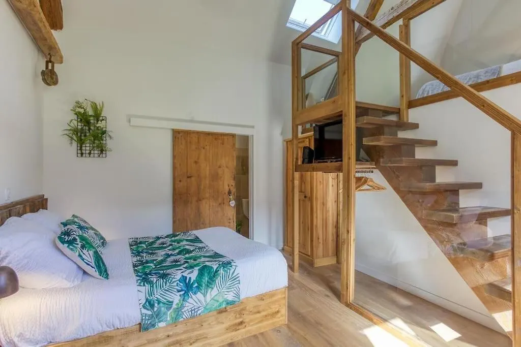 Holiday home Gite De Charme : La Grange Au Lac Azur Treffort  France