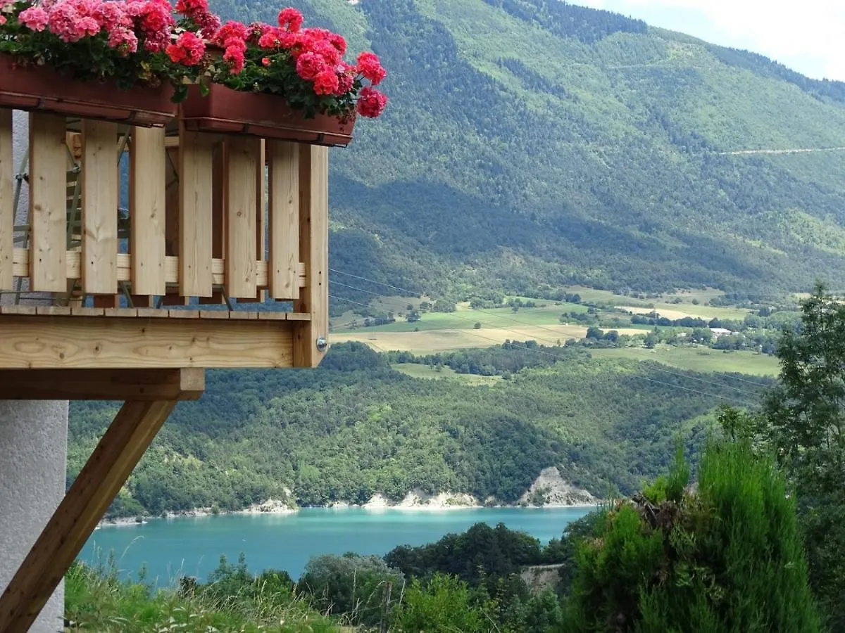 Gite De Charme : La Grange Au Lac Azur Treffort  0*, Treffort (Isere) France
