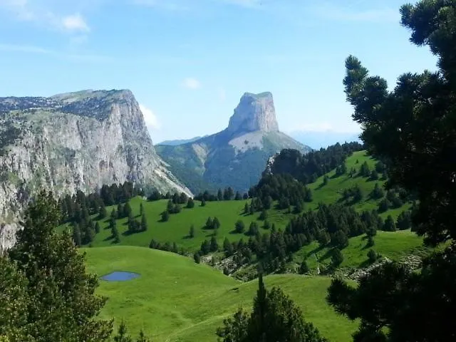 Gite De Charme : La Grange Au Lac Azur Treffort